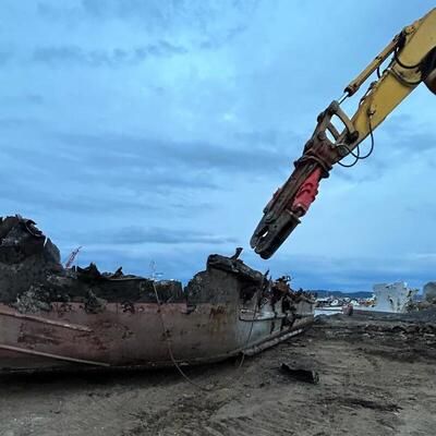 大型船舶の解体作業の様子